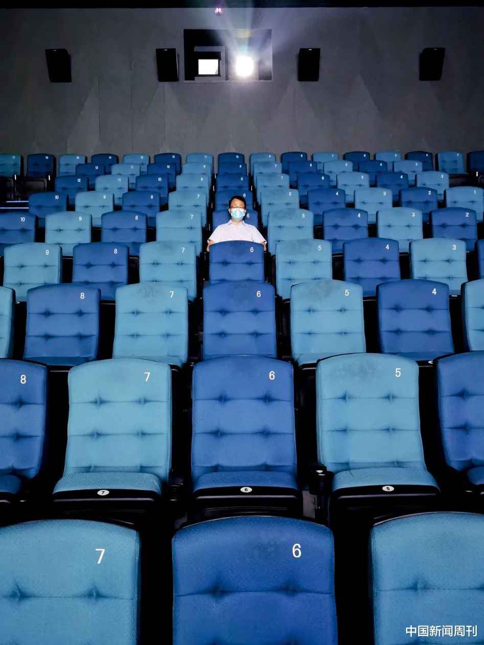 每场平均1.8人，近60%影院关门：电影院还能挺过疫情吗？