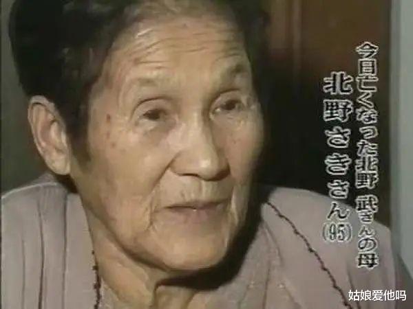 日本导演北野武问妈妈：“你为什么40岁还要生下我，让我承受痛苦！”这是为什么